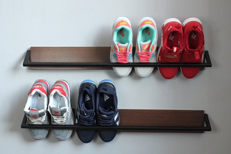 Wall mounted shoe rack