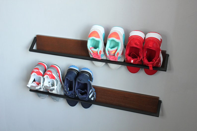 Wall mounted shoe rack