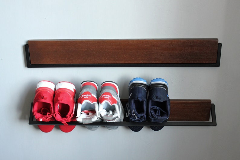 Wall mounted shoe rack