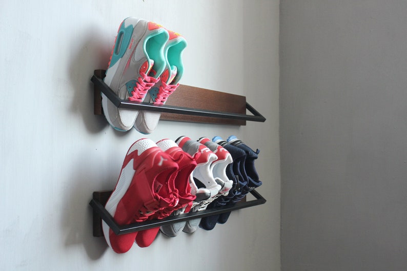 Wall mounted shoe rack