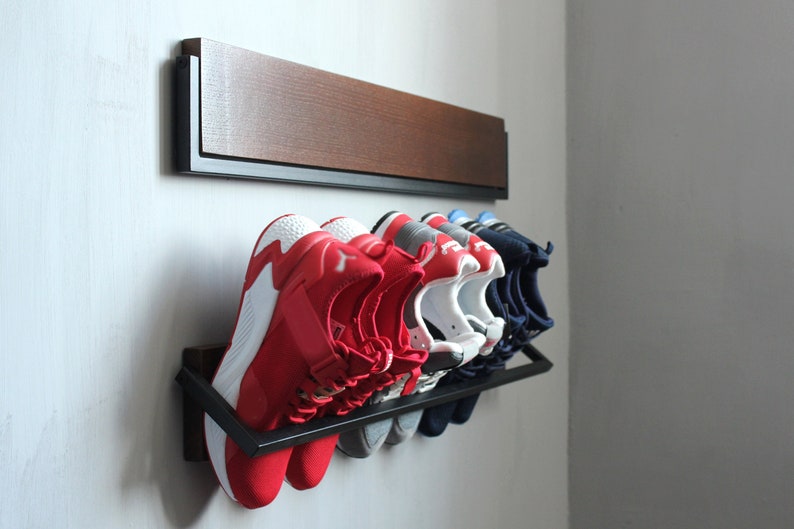 Wall mounted shoe rack