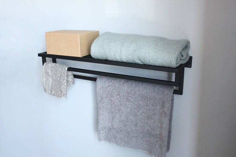 Bathroom towel rack